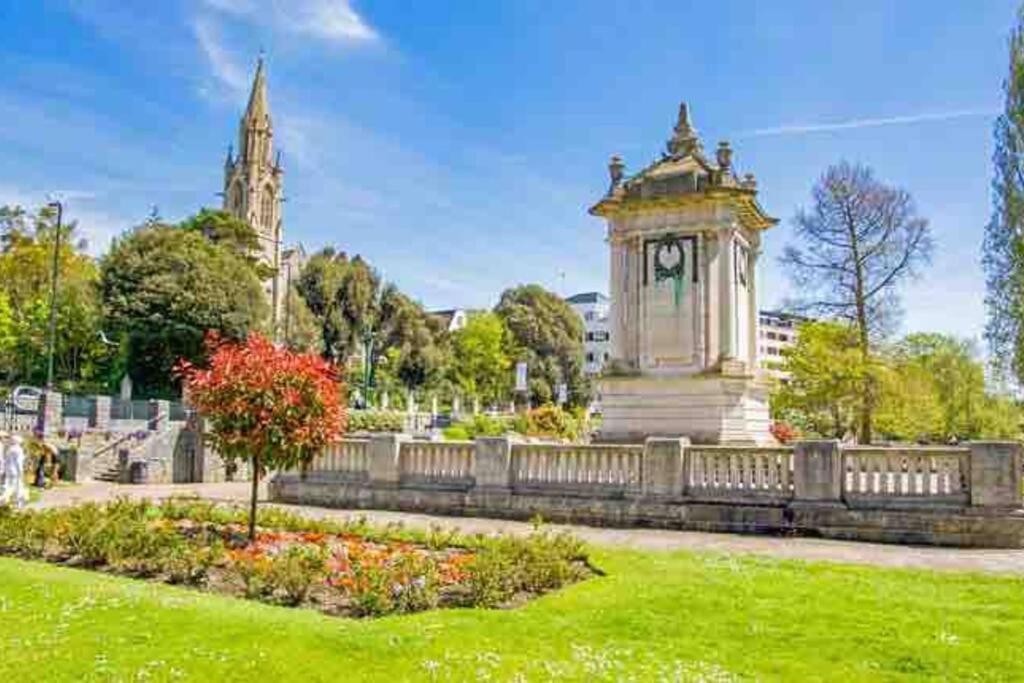 Spacious 4 Bed Rooms, Parking, Garden And Near Parks, Beaches And University Bournemouth Luaran gambar
